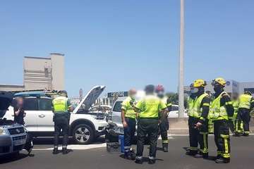 Una colisión de cinco vehículos en la GC-1, a la altura de Telde, causa importantes retenciones de tráfico/TA y Acfi Pres.